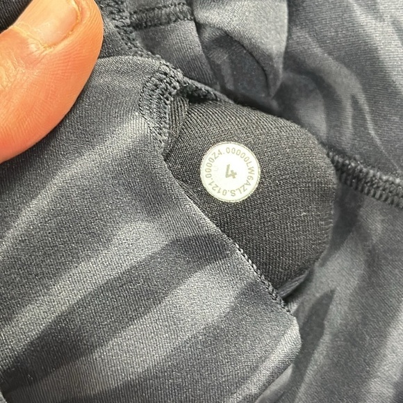 Lululemon Align Crop *21" Le Tigre Camo Deep Coal Multi - Picture 6 of 7